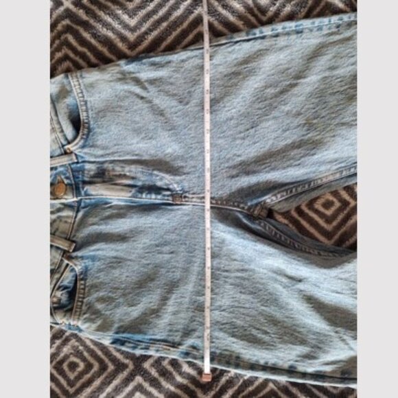 ZARA Women's High Waist Mom Fit Jeans, Size US 2 (EUR 34), Light Wash Denim - Picture 4 of 9